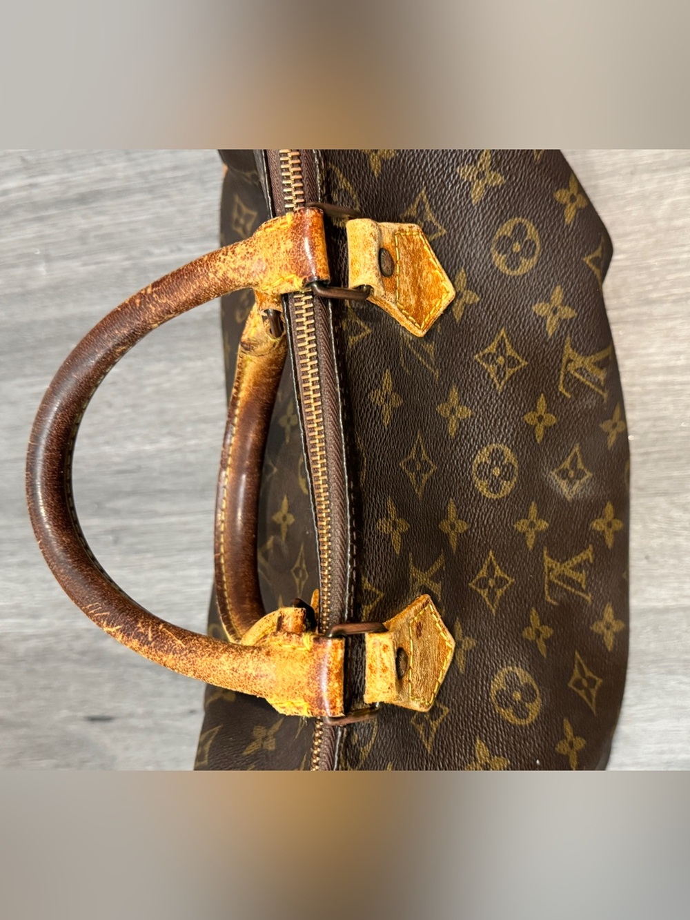 Authentic Louis Vuitton Monogram Speedy 30 - Picture 2 of 16